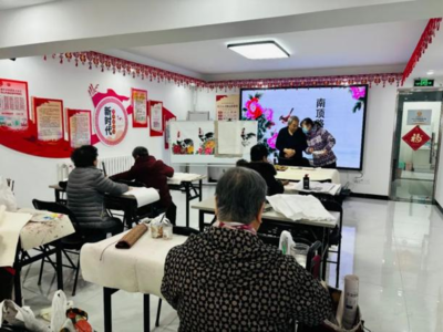 南頂路社區(qū)書(shū)法繪畫(huà)班正式復(fù)課