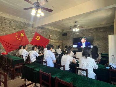 文化藝術(shù)學(xué)院黨總支組織開(kāi)展"追尋紅色足跡 賡續(xù)革命薪火"主題黨日活動(dòng)